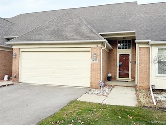 5457 Greenway Dr Unit 71, Trenton, MI 48183