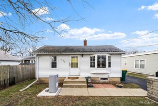 617 N James St, Plano, IL 60545