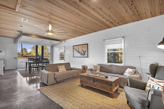 235 Red Squirrel Ln, Brookeland, TX 75931