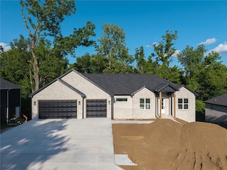 1421 Lee St, Pea Ridge, AR 72751