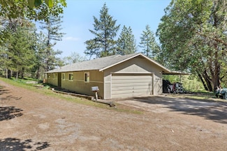 396 Crossway Dr, Gold Hill, OR 97525