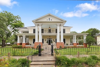 401 N Walnut Ave, Eagle Lake, TX 77434