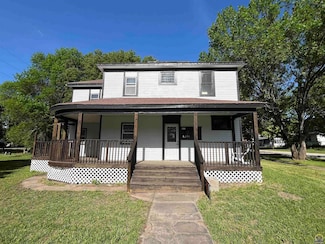 500 S 4th St, Burlington, KS 66839