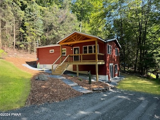 106 N Eastwood Dr, Greentown, PA 18426