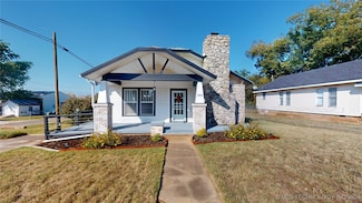 302 E Oklahoma Ave, Sulphur, OK 73086