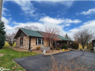 21450 490th St, Chariton, IA 50049