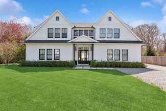 14 Oak Grove Rd, Southampton, NY 11968
