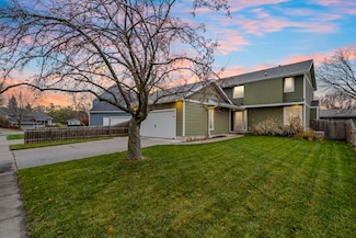 2516 White Oak Dr, Ames, IA 50014