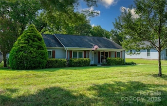 11828 Mirror Lake Dr, Charlotte, NC 28226