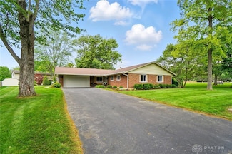 5547 Forest Bend Dr, Dayton, OH 45429