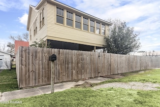 102 N Cunningham St, Rayne, LA 70578