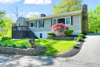 1 Norwood Rd, Hewitt, NJ 07421