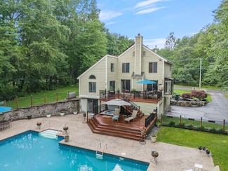 3 Dubeau Dr, Derry, NH 03038