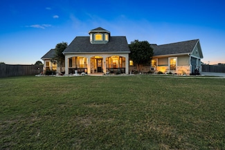 105 E Doucet Cove, Hutto, TX 78634