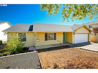 185 Lebleu Ln, Winston, OR 97496