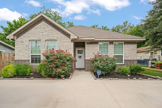 148 Peacock St, Cleburne, TX 76031