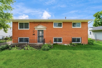 5045 Labelle Dr, Columbus, OH 43232