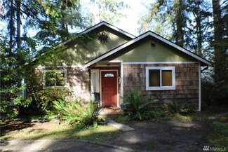 11 Lake Ln, Quinault, WA 98575