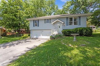 18304 E Cheyenne Dr, Independence, MO 64056