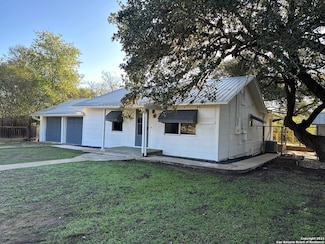 502 Cypress St, Bandera, TX 78003