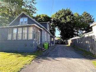 106 Garden City Dr, Syracuse, NY 13211