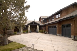 22884 Moss Rock Dr, Bend, OR 97701