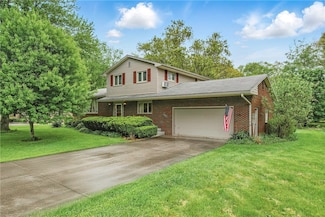 1807 Memorial Dr, Farrell, PA 16121