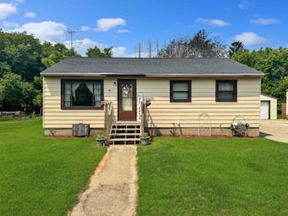 4017 18th St, Menominee, MI 49858