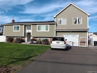 31 Essex St, West Babylon, NY 11704