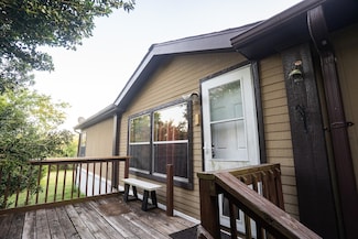 417 Hidden Oaks Dr, Elgin, TX 78621