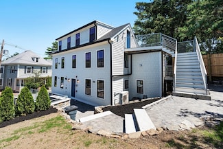 290 Washington St Unit 2, Marblehead, MA 01945