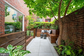 403 S Alder St, Philadelphia, PA 19147