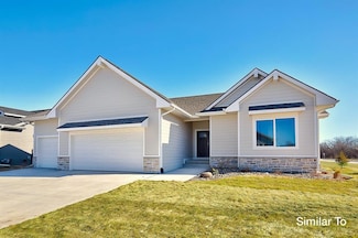 7015 Lincoln Cir, Johnston, IA 50131