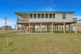 818 Seashell Dr, Surfside Beach, TX 77541