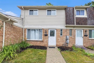 1381 Laurel Valley Dr, Waterford, MI 48327