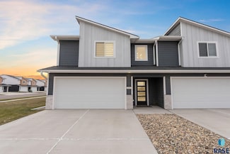 515 Harper Cir, Harrisburg, SD 57032