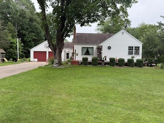N10727 Lakeshore Rd, Clintonville, WI 54929
