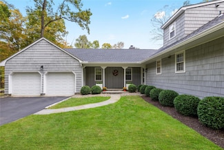 19 Brandon Dr, Mount Kisco, NY 10549