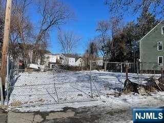 22 N Straight St, Paterson, NJ 07522