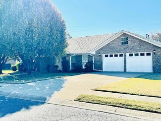 208 E San Mateo Dr, Hot Springs National Park, AR 71913