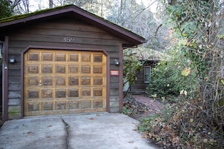 359 Wells Dr, Cave Junction, OR 97523