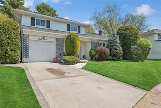 69 Sunnyside Ln, Westbury, NY 11590