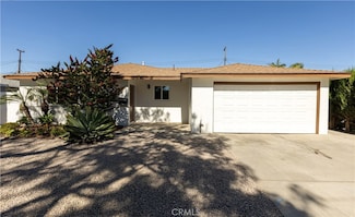 2225 S Manitoba Dr, Santa Ana, CA 92704
