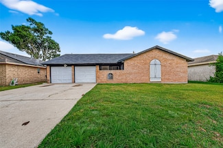 1303 Bayou Dr, Alvin, TX 77511