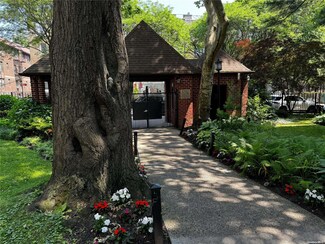 118-66 Metropolitan Ave Unit 2D, Kew Gardens, NY 11415