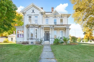 109 N 4th St, Carrollton, IL 62016