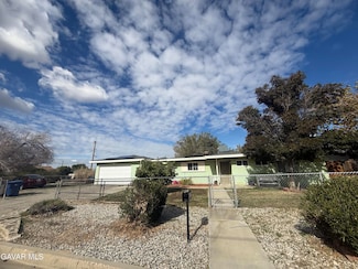 1633 Elizabeth Lake Rd, Palmdale, CA 93551