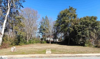 243 Poole St, Woodruff, SC 29388