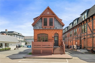 3 Memorial Blvd, Newport, RI 02840