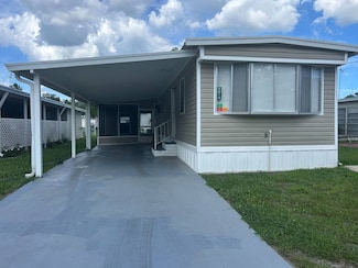 4914 Goldfinch Dr, Zephyrhills, FL 33541